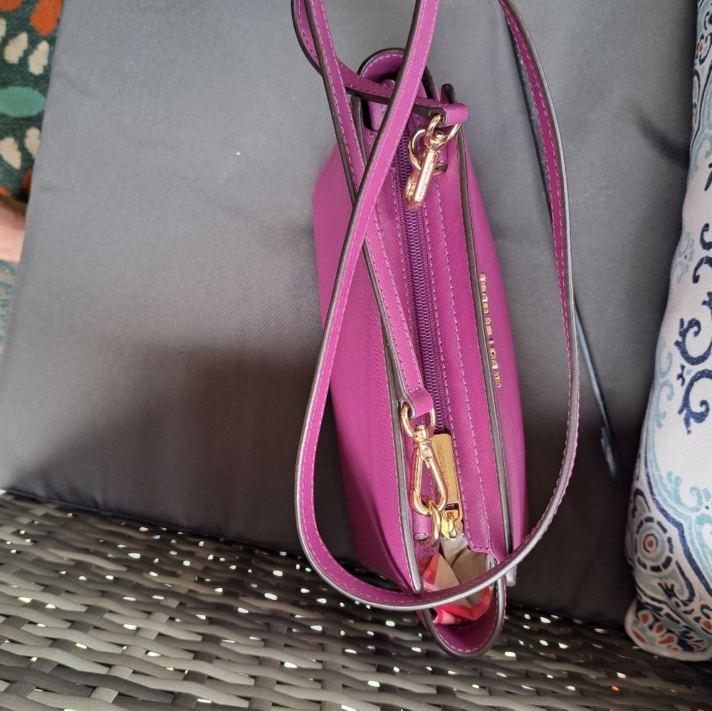 š NEW Michael Kors Fushia Pink 2 Tone Shoulder or Crossbody, Excellent Cond. - Picture 11 of 14
